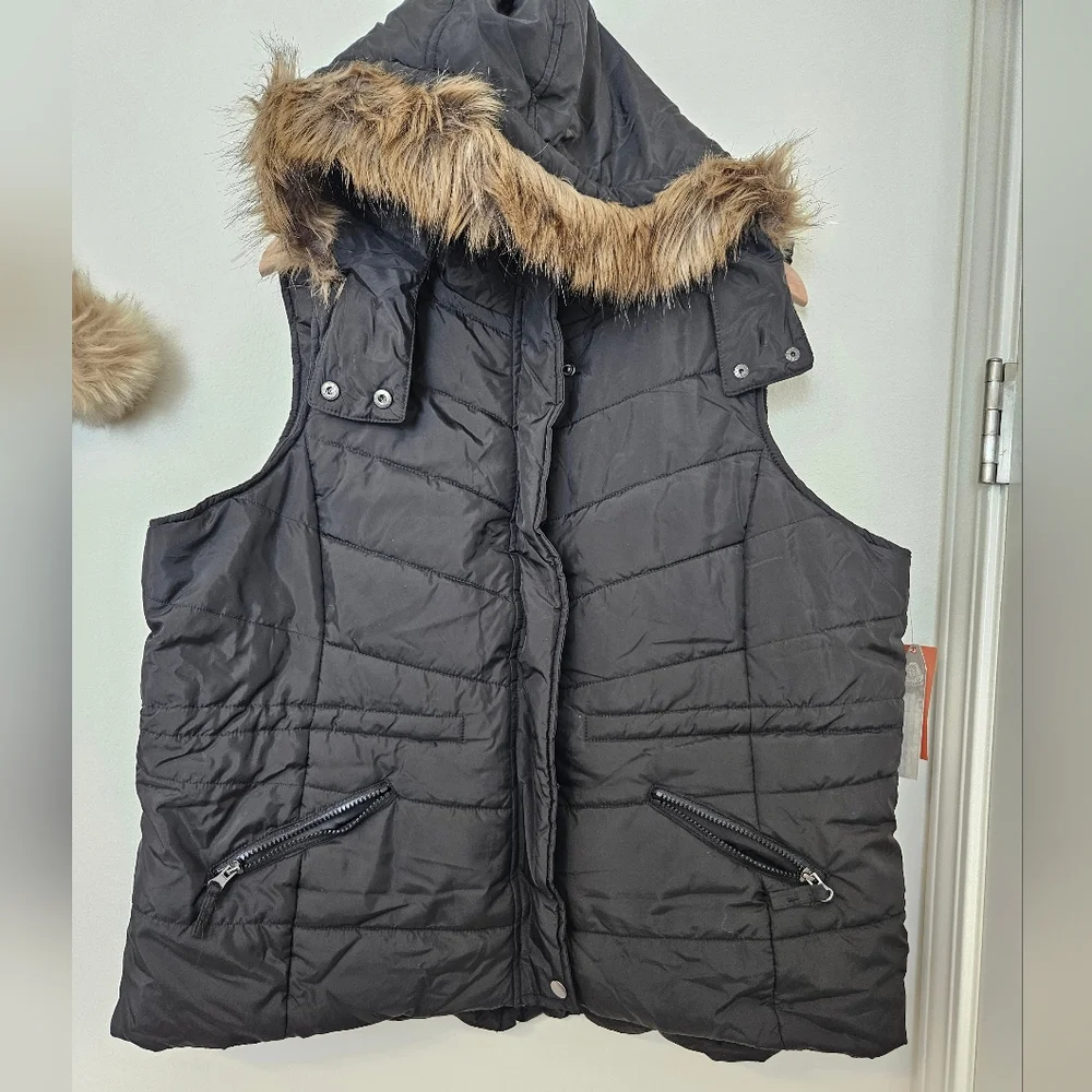 American Rag Black Puffer Vest - Picture 1 of 5